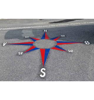 Asfaltmaling Kompass med bokstaver Diameter 3 meter